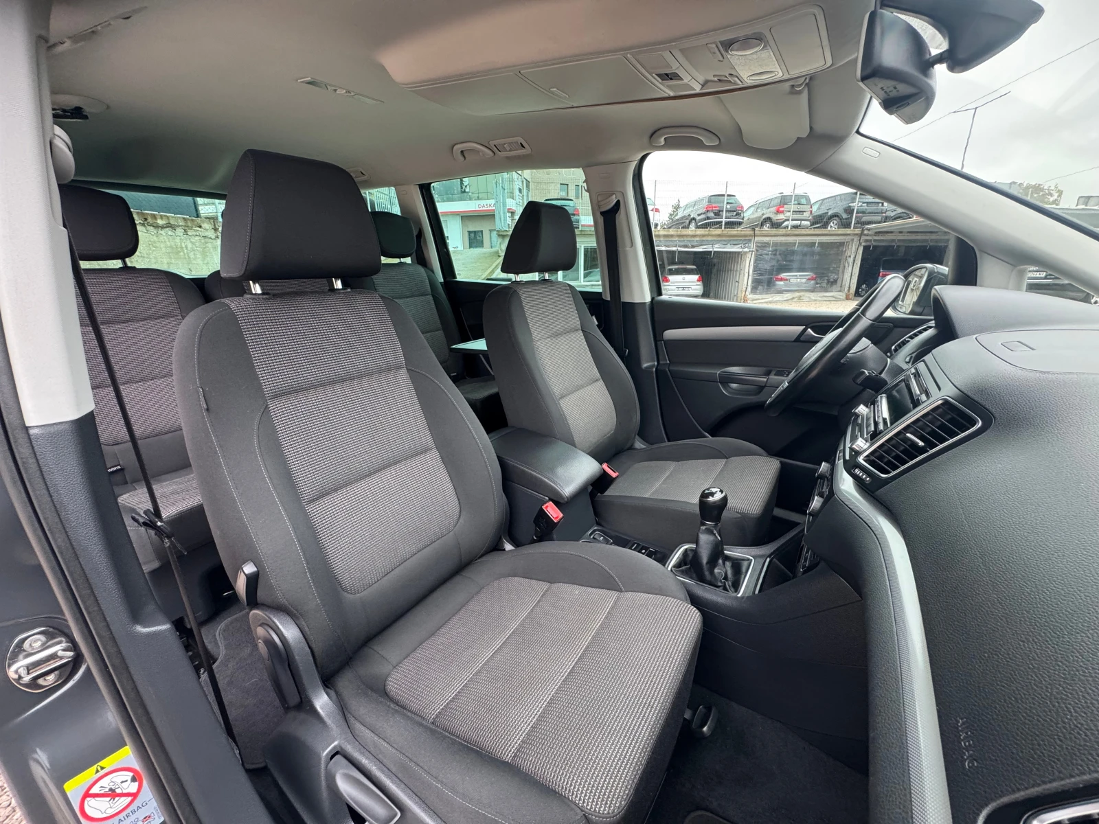 VW Sharan 2.0TDI, снимка 11 - Автомобили и джипове - 56735452