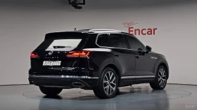 VW Touareg 3.0TDI - PRESTIGE - DISTRONIC - 360 - ОБДУХ - ПАНО, снимка 2