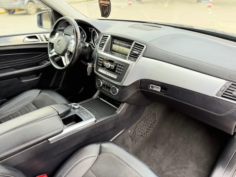 Mercedes-Benz ML 350 CDI Вакум* Печка* Панорама* Harman Kardon* Камера, снимка 14 - Автомобили и джипове - 53456315