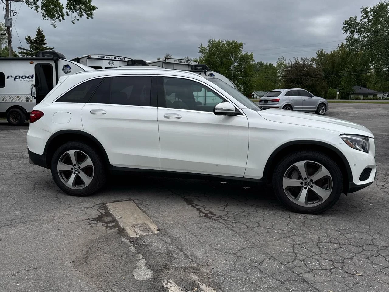 Mercedes-Benz GLC 300 * 4Matic * CarfAX * * АвтоКредит*  - изображение 4