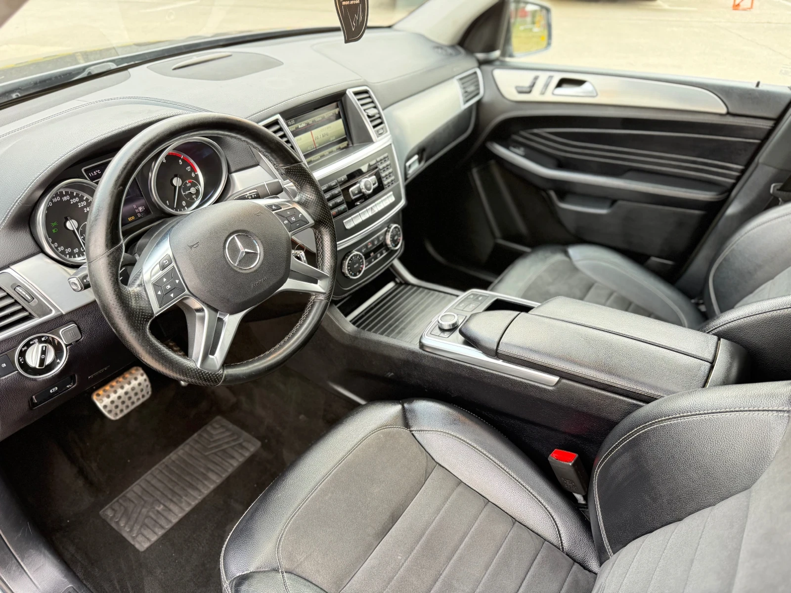 Mercedes-Benz ML 350 CDI Вакум* Печка* Панорама* Harman Kardon* Камера - изображение 10