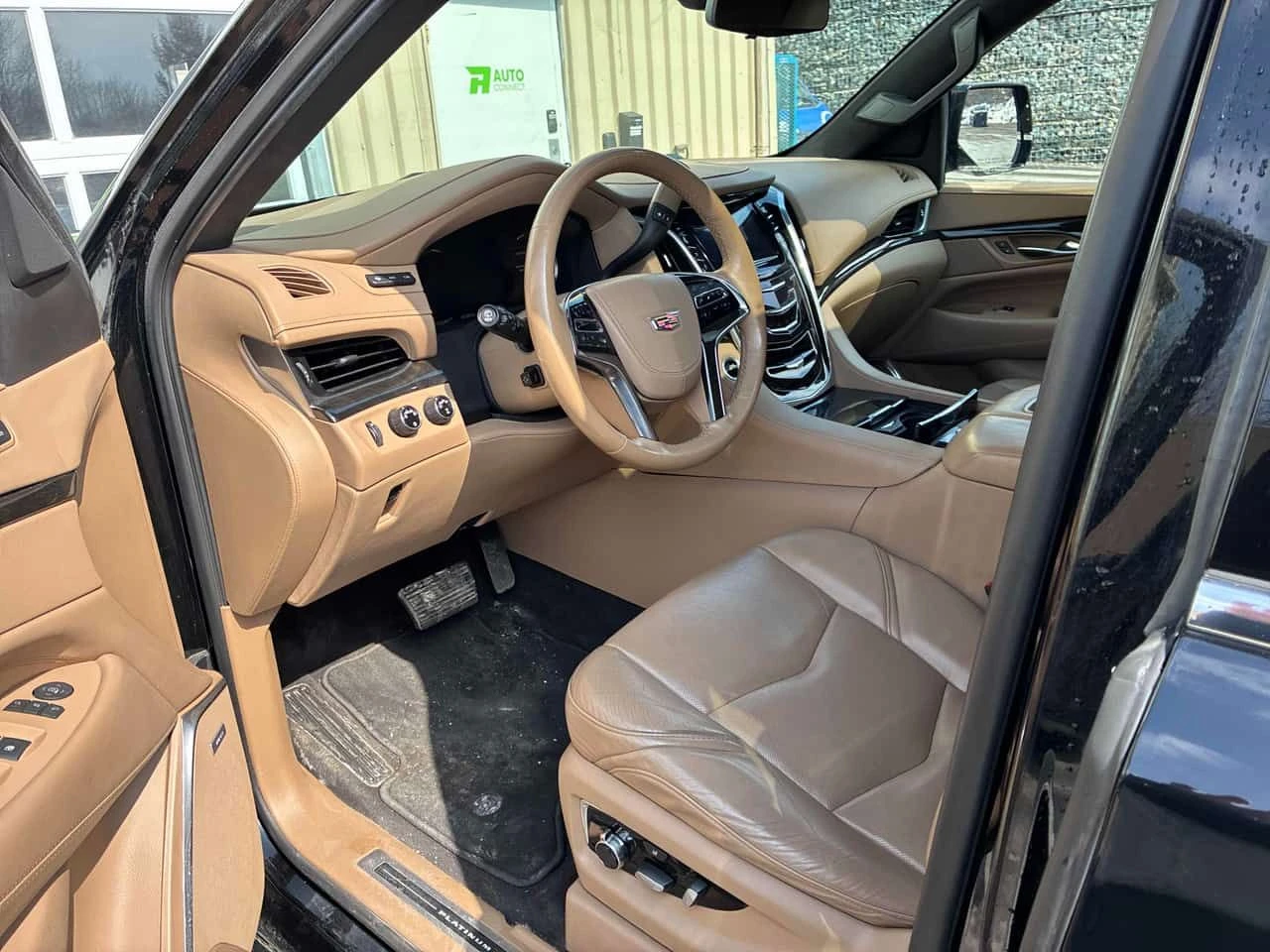 Cadillac Escalade Platinum/CARFAX/ШИБИДАХ/ОБДУХВАНЕ, снимка 7 - Автомобили и джипове - 53998888