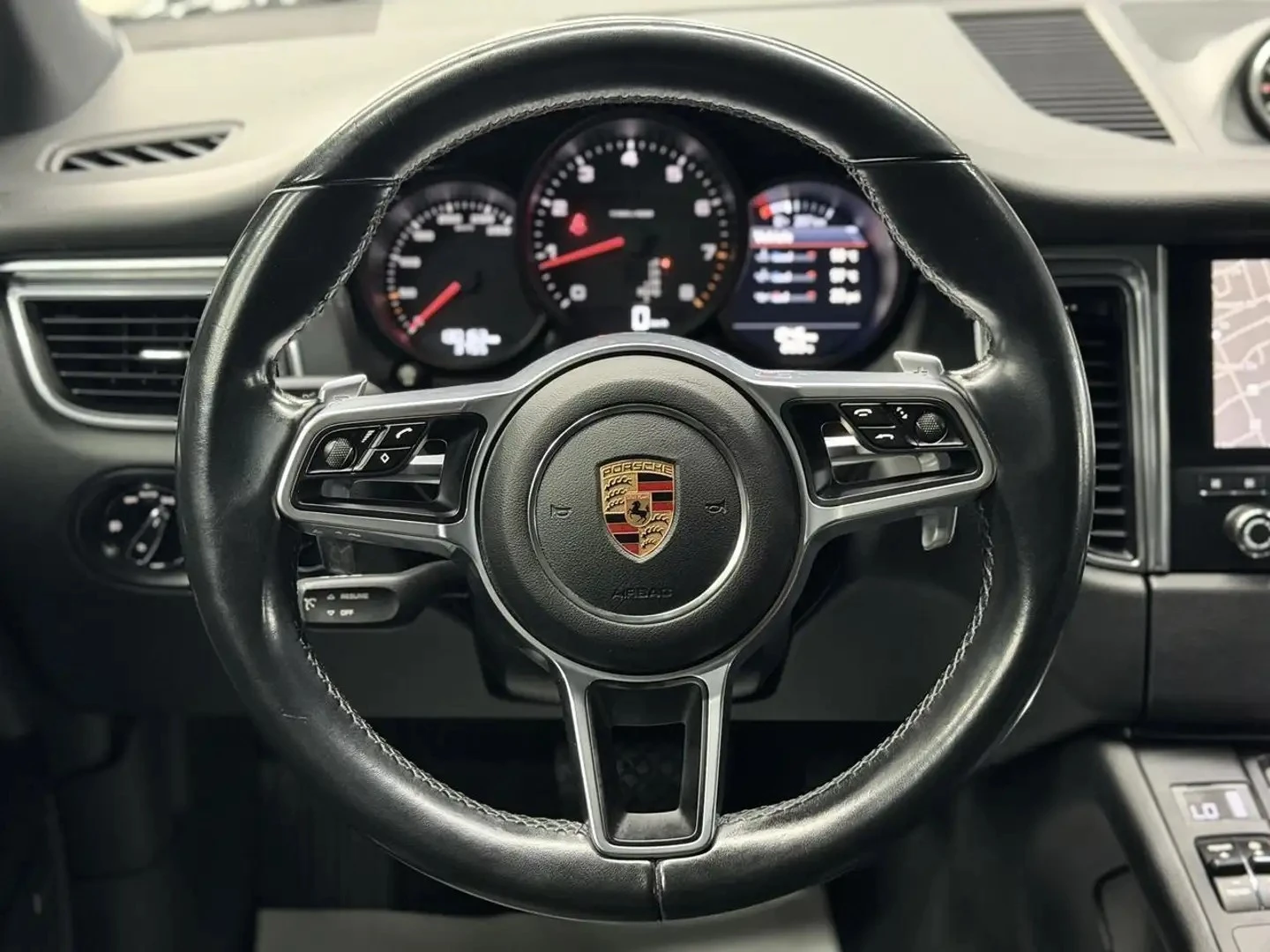 Porsche Macan 2.0L ЦЕНА ДО БЪЛГАРИЯ РЕГИСТРАЦИЯ & АВТОКРЕДИТ, снимка 7 - Автомобили и джипове - 55193003