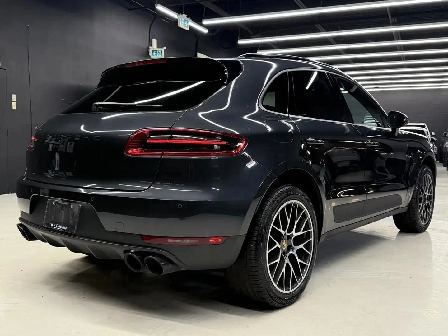 Porsche Macan 2.0L ЦЕНА ДО БЪЛГАРИЯ РЕГИСТРАЦИЯ & АВТОКРЕДИТ, снимка 4 - Автомобили и джипове - 55193003