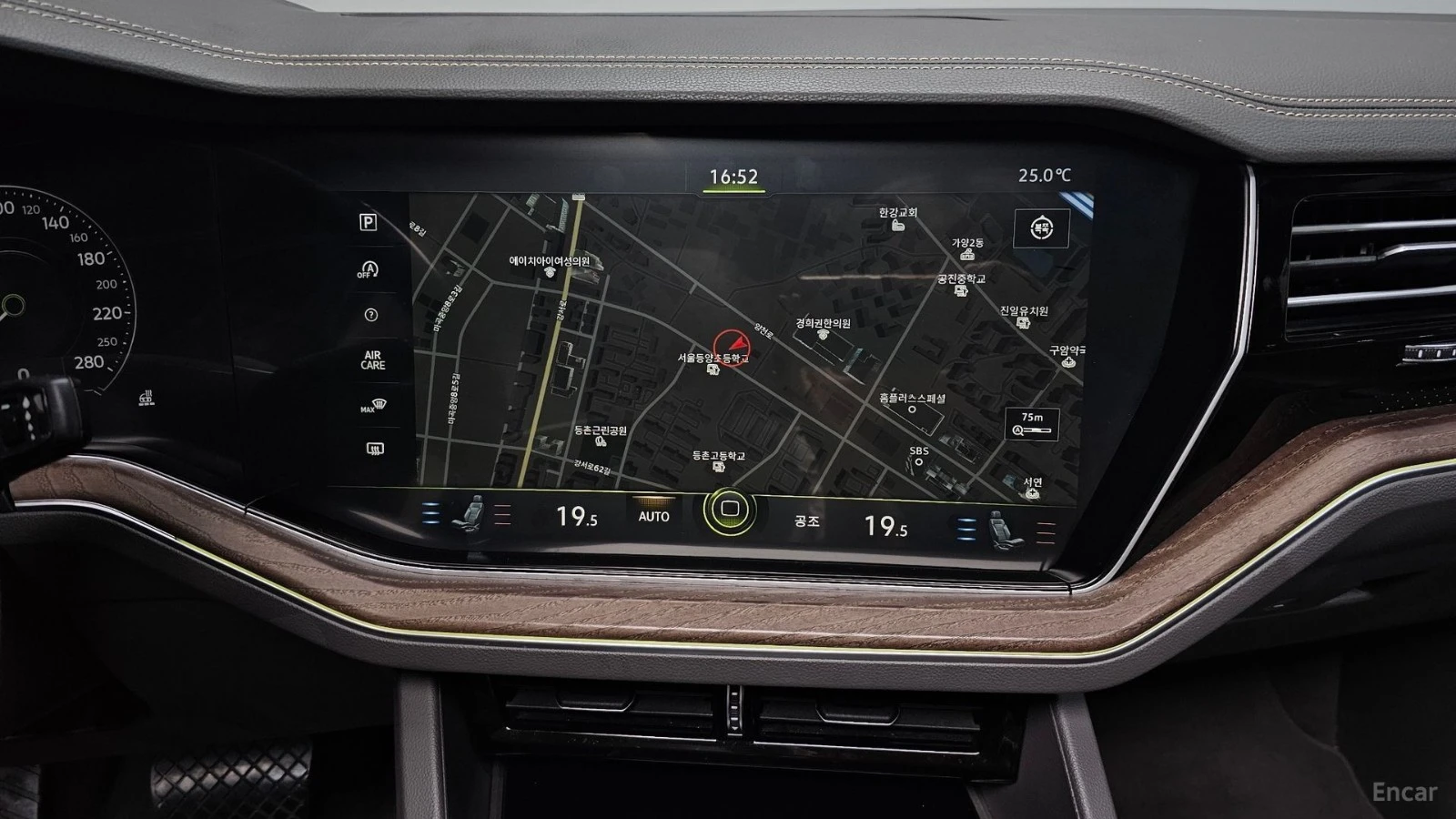 VW Touareg 3.0TDI - PRESTIGE - DISTRONIC - 360 - ОБДУХ - ПАНО, снимка 14 - Автомобили и джипове - 56103792