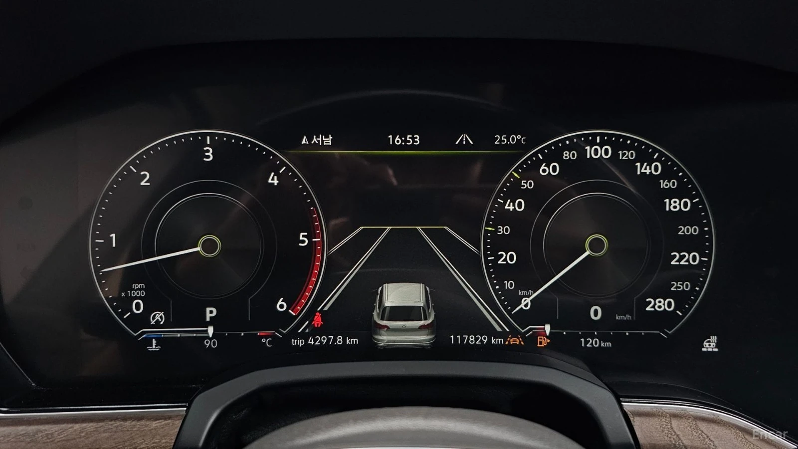 VW Touareg 3.0TDI - PRESTIGE - DISTRONIC - 360 - ОБДУХ - ПАНО, снимка 8 - Автомобили и джипове - 56103792