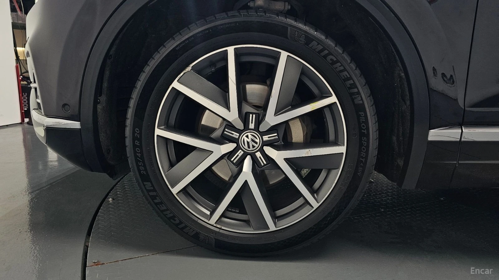 VW Touareg 3.0TDI - PRESTIGE - DISTRONIC - 360 - ОБДУХ - ПАНО, снимка 5 - Автомобили и джипове - 56103792