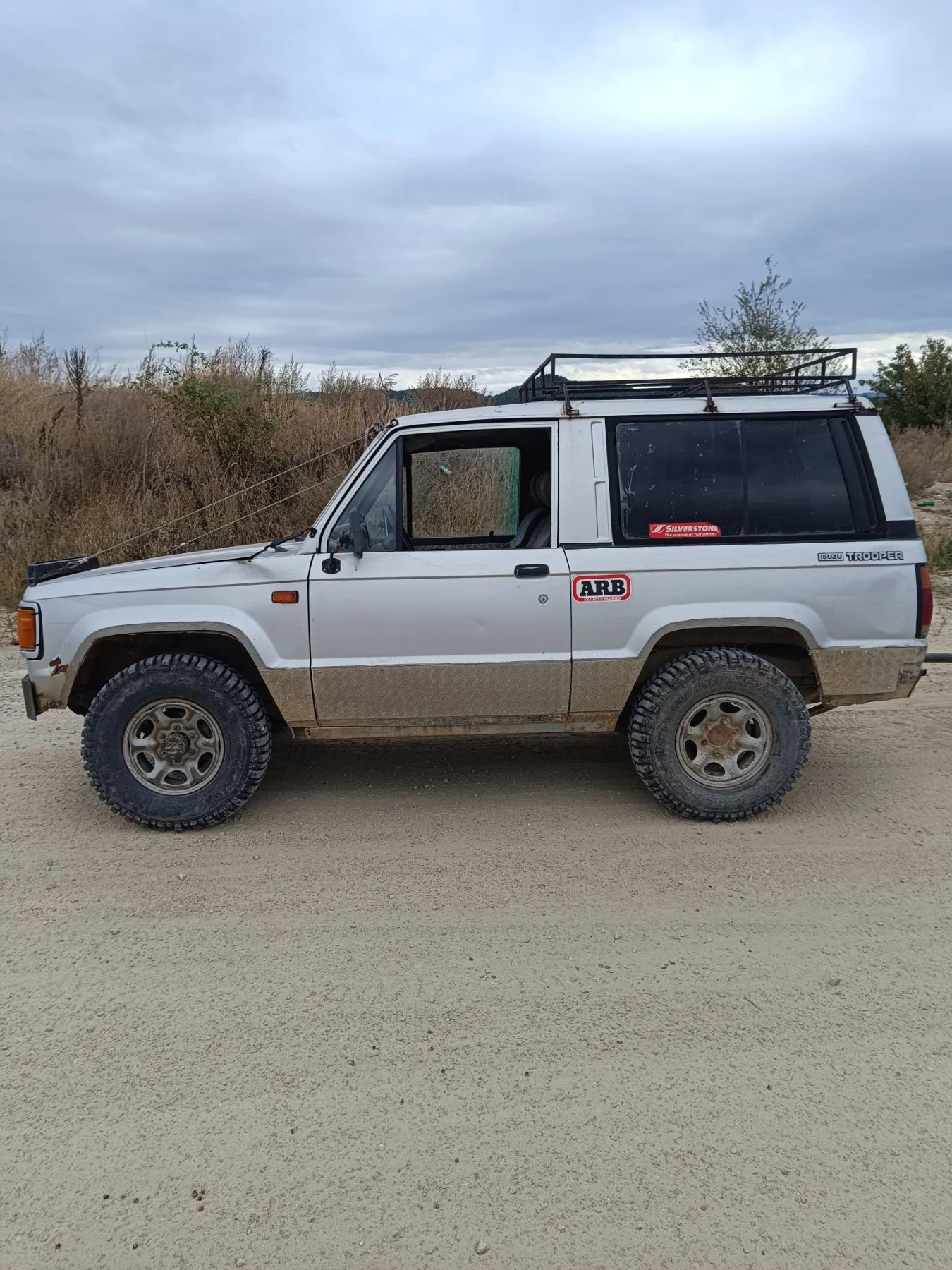Isuzu Trooper, снимка 6 - Автомобили и джипове - 56215781