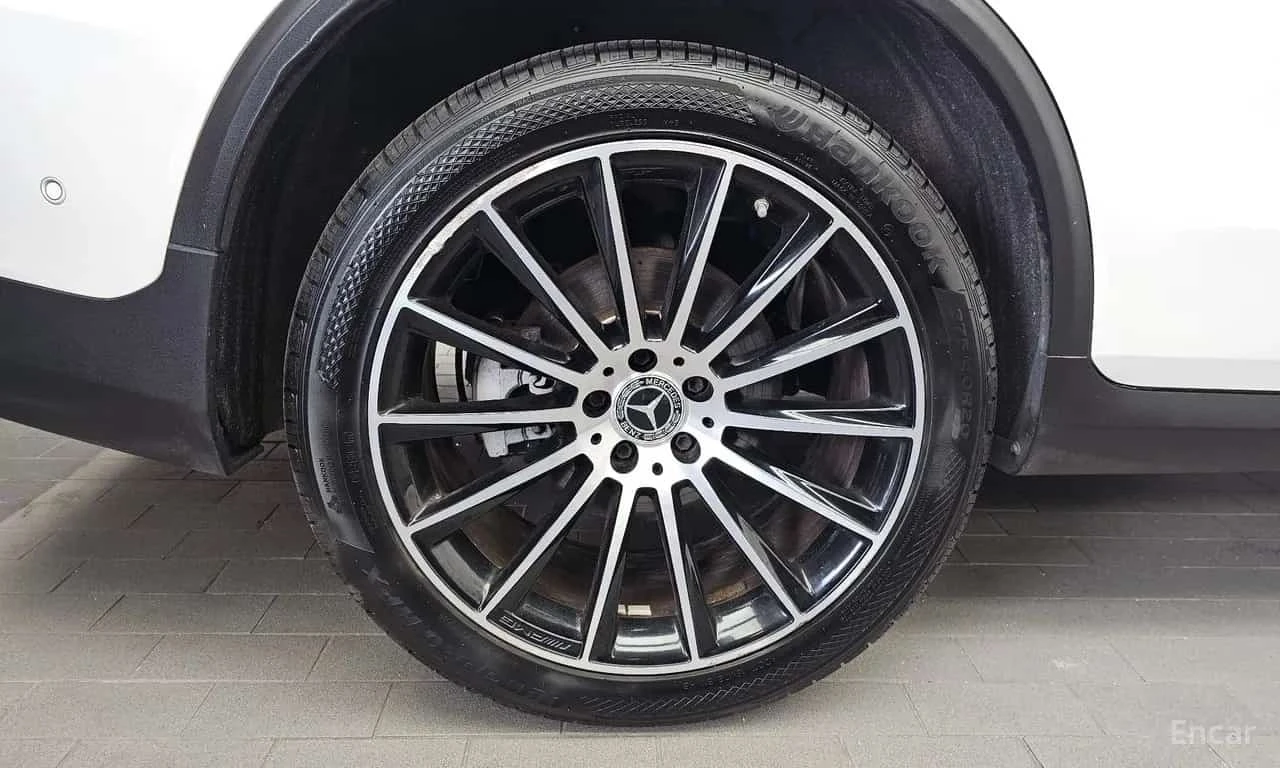 Mercedes-Benz GLC  4MATIC * AMG Line Coupe * 360 * Панорама * , снимка 5 - Автомобили и джипове - 56234892