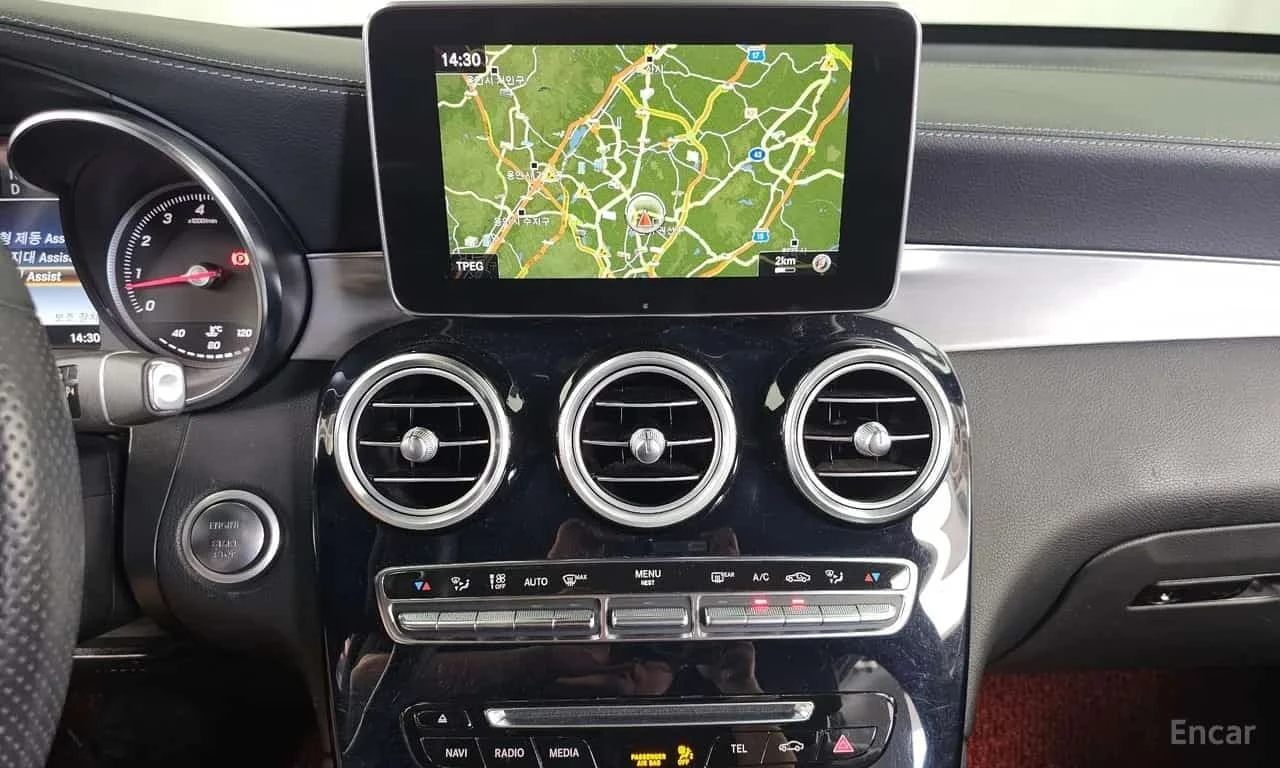 Mercedes-Benz GLC  4MATIC * AMG Line Coupe * 360 * Панорама * , снимка 10 - Автомобили и джипове - 56234892