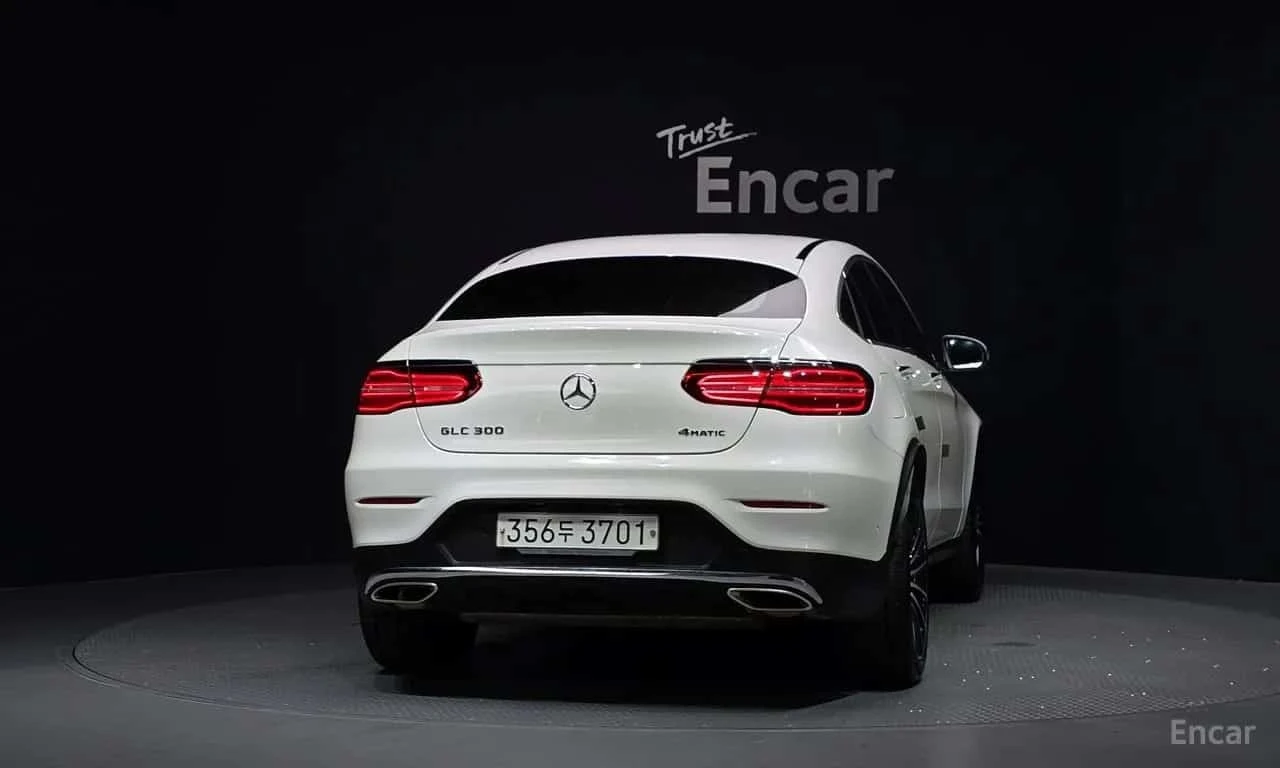 Mercedes-Benz GLC  4MATIC * AMG Line Coupe * 360 * Панорама * , снимка 4 - Автомобили и джипове - 56234892