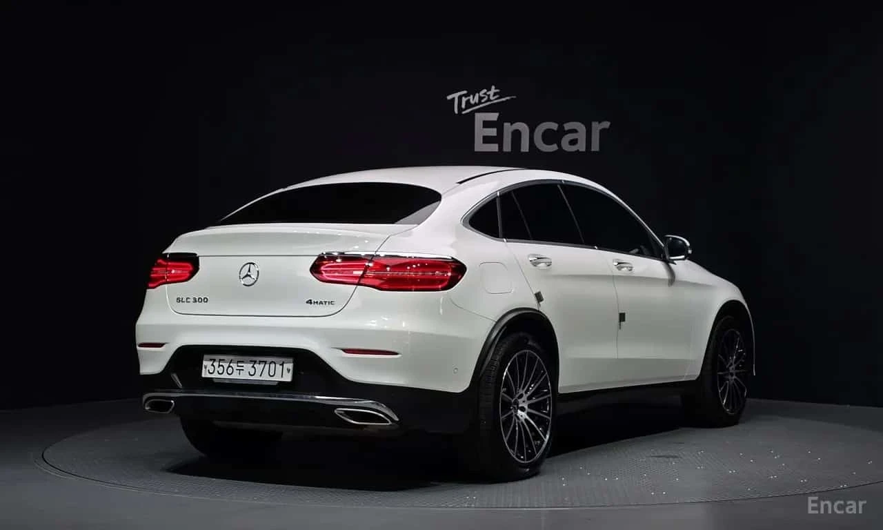 Mercedes-Benz GLC  4MATIC * AMG Line Coupe * 360 * Панорама * , снимка 2 - Автомобили и джипове - 56234892