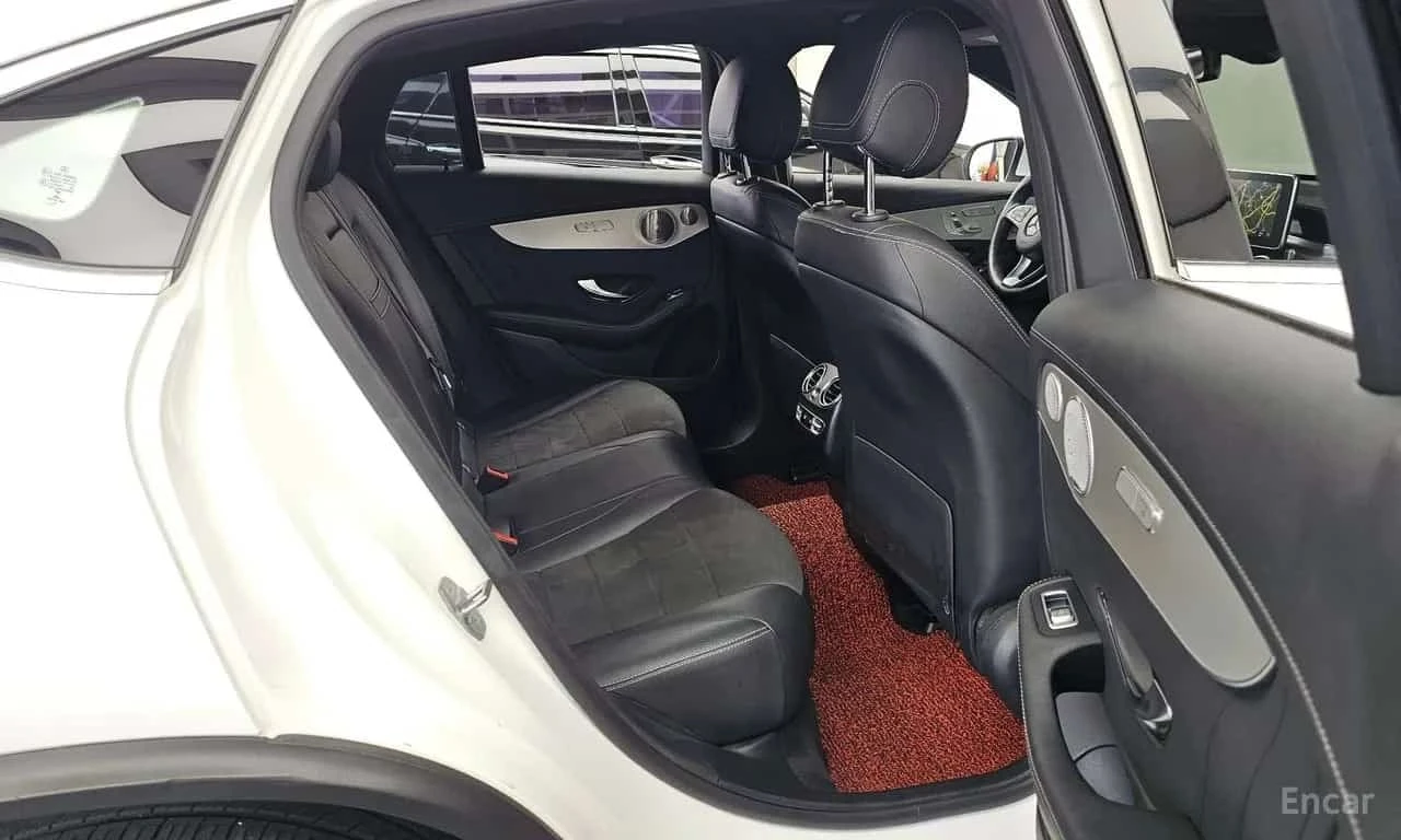 Mercedes-Benz GLC  4MATIC * AMG Line Coupe * 360 * Панорама * , снимка 12 - Автомобили и джипове - 56234892