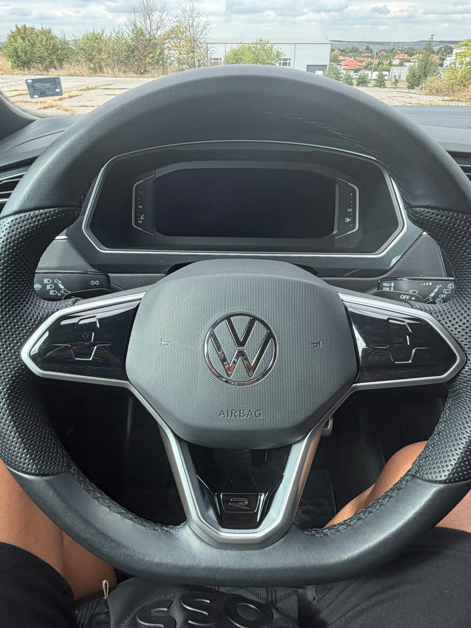 VW Tiguan Джип, снимка 15 - Автомобили и джипове - 56307913