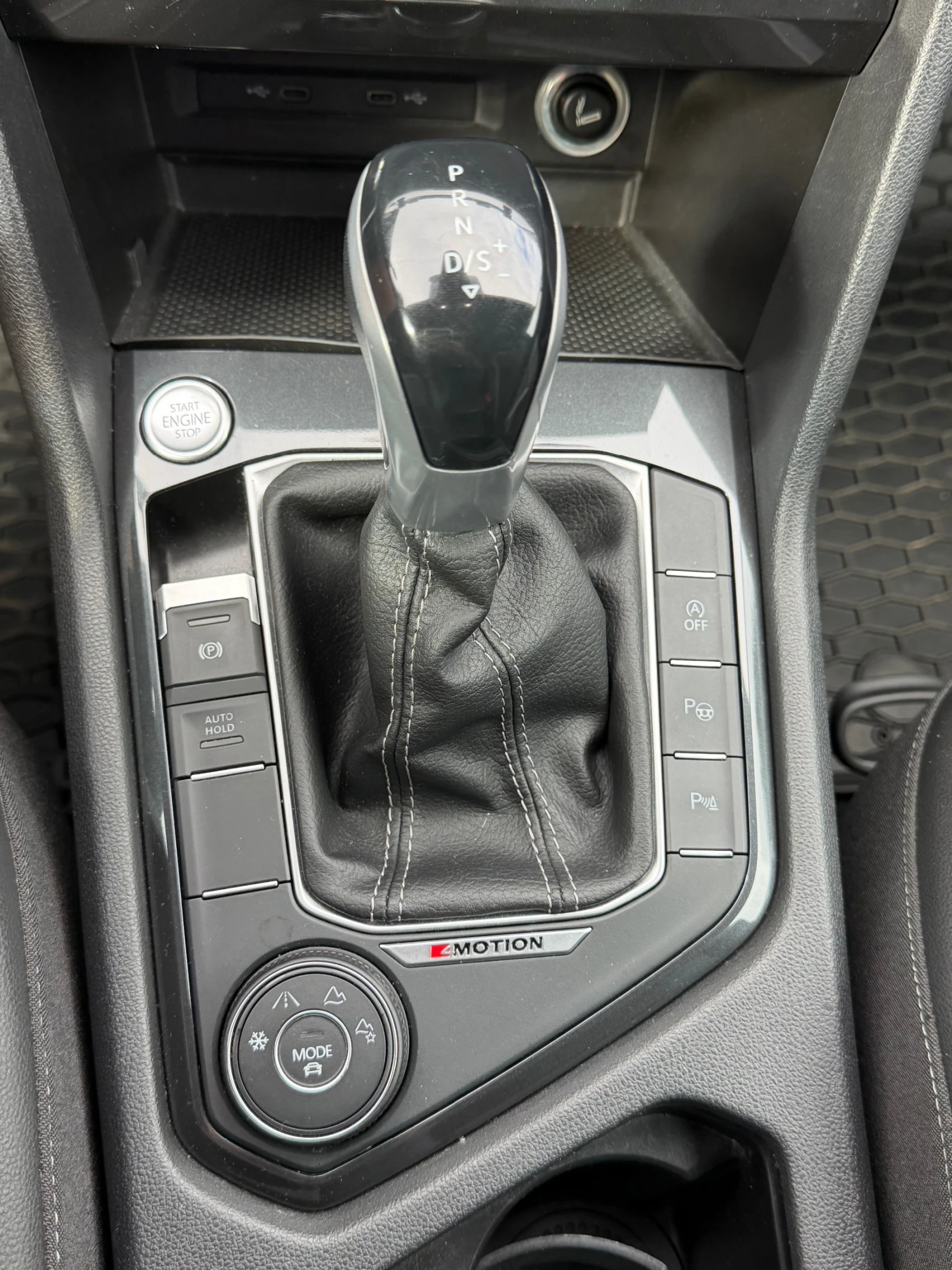 VW Tiguan Джип, снимка 12 - Автомобили и джипове - 56307913