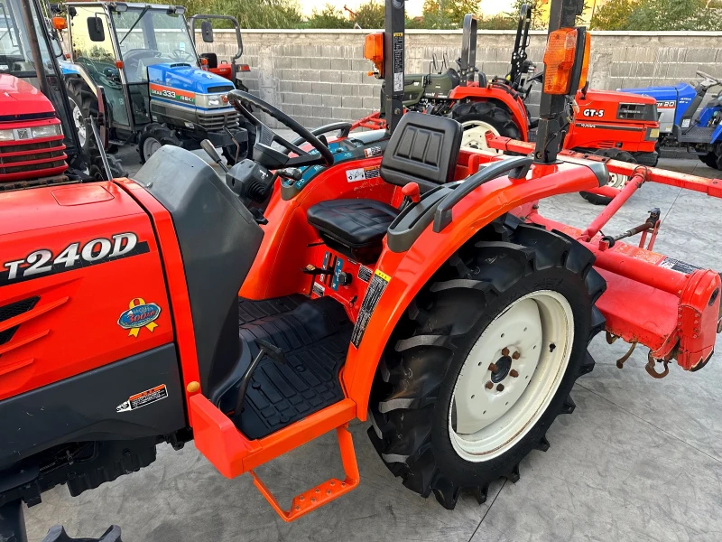 Трактор Kubota Т240, снимка 8 - Селскостопанска техника - 47595560