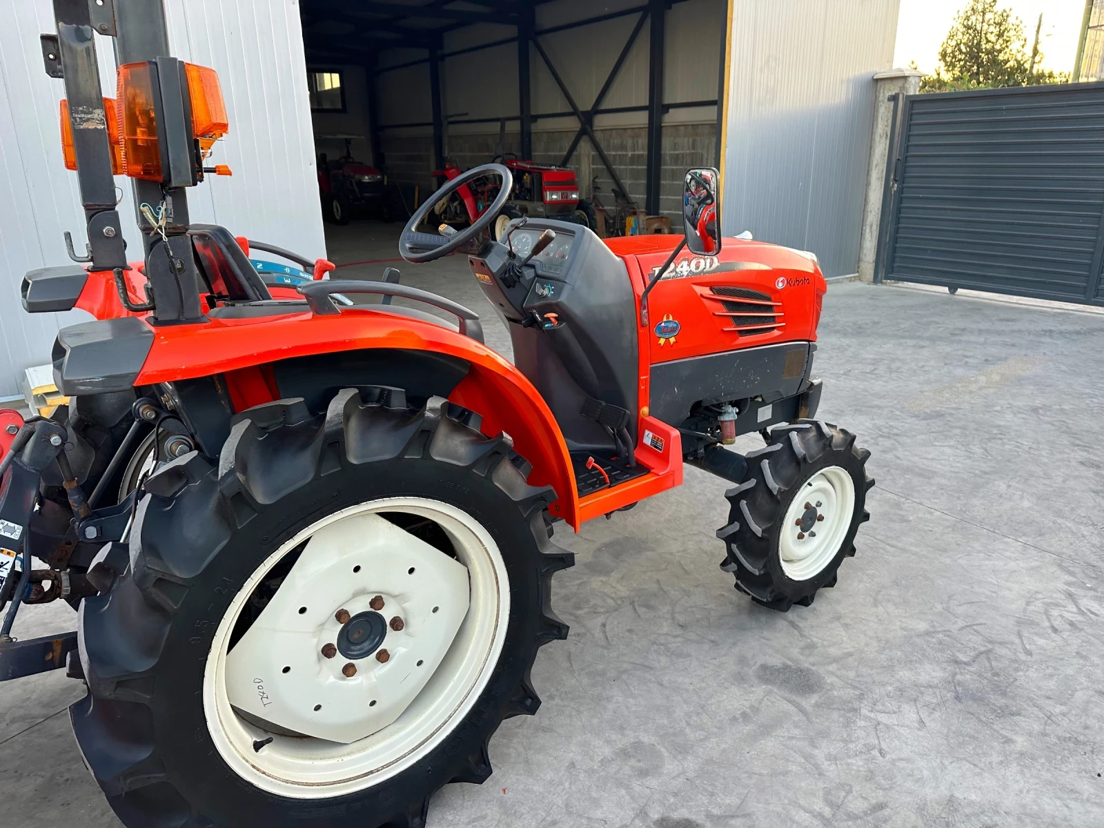 Трактор Kubota Т240 - изображение 4