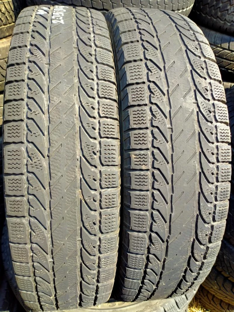 Гуми Зимни 205/80R16, снимка 1 - Гуми и джанти - 33918687