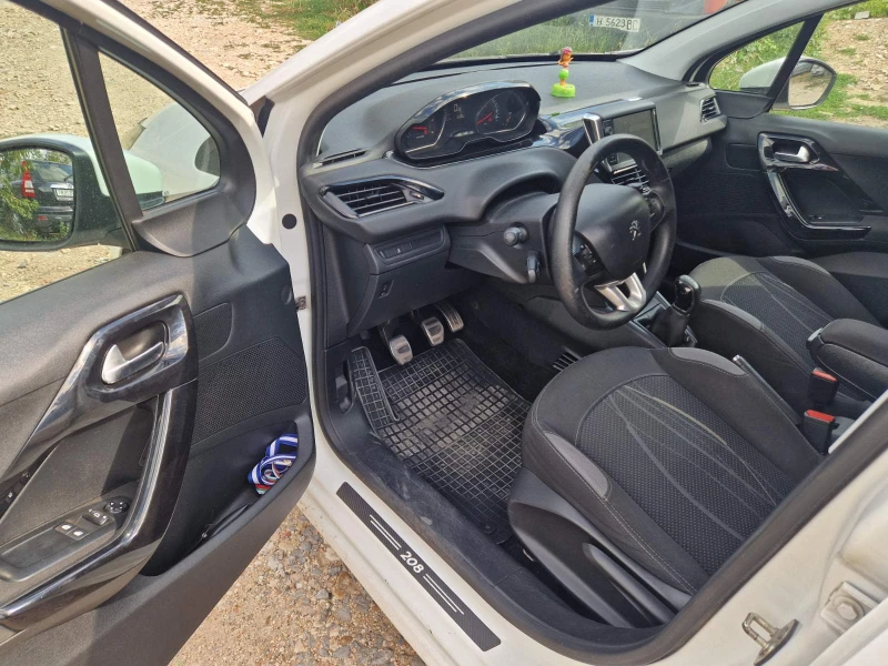 Peugeot 208 1.4HDI Navi, снимка 9 - Автомобили и джипове - 46846919