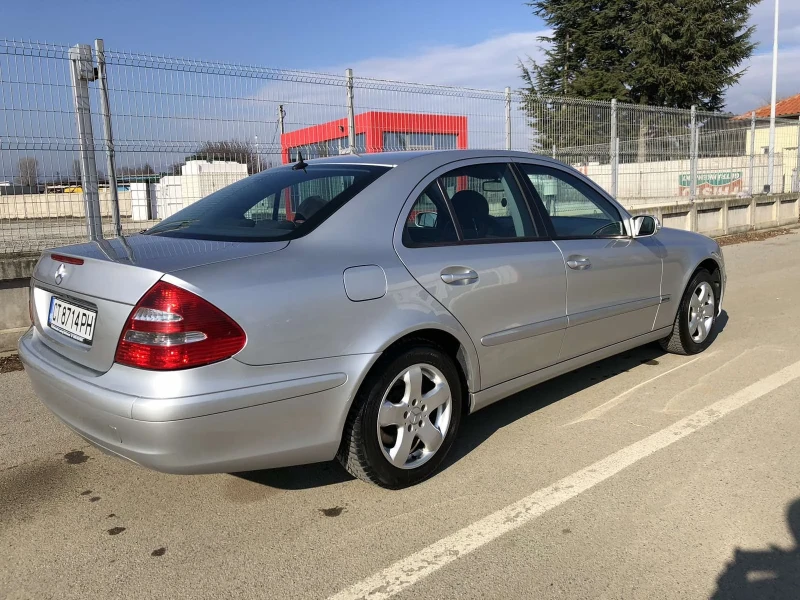 Mercedes-Benz E 220 Classic, снимка 13 - Автомобили и джипове - 48770198