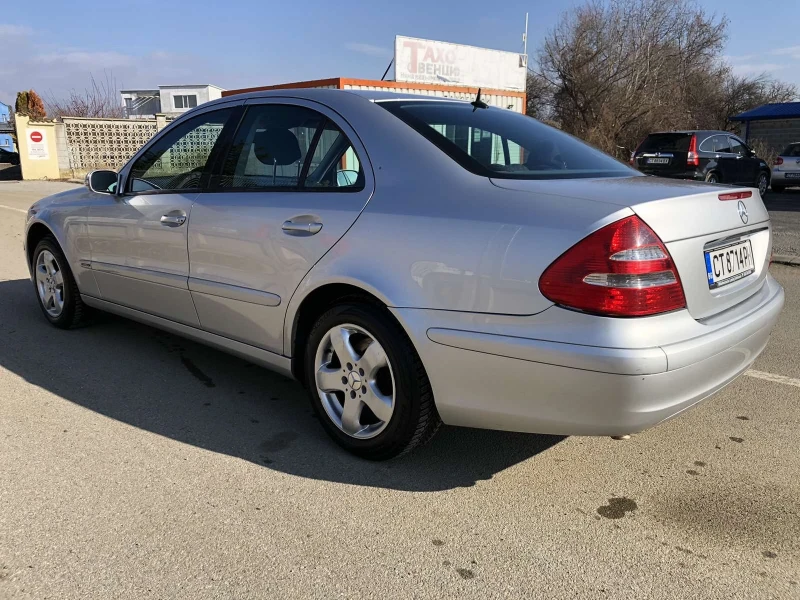 Mercedes-Benz E 220 Classic, снимка 15 - Автомобили и джипове - 48770198