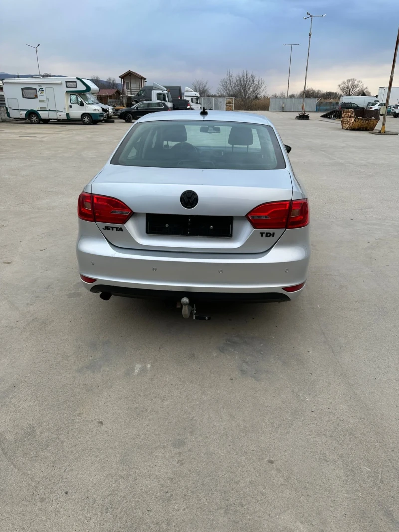 VW Jetta, снимка 5 - Автомобили и джипове - 49144810