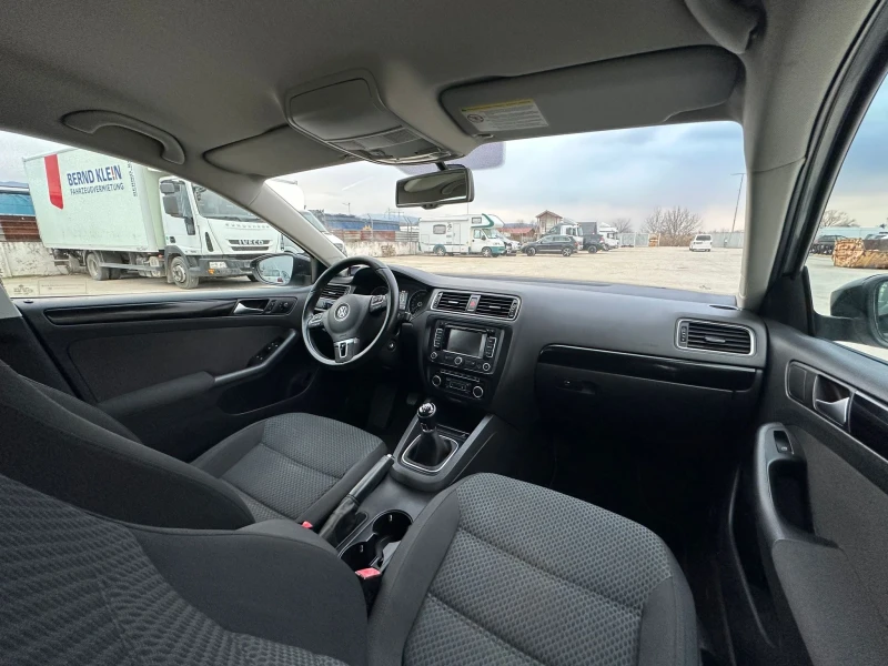 VW Jetta, снимка 15 - Автомобили и джипове - 49144810