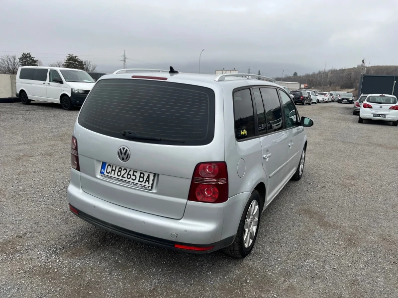 VW Touran 2.0 TDI 140k.c. BMM 7 места, снимка 3 - Автомобили и джипове - 49448331