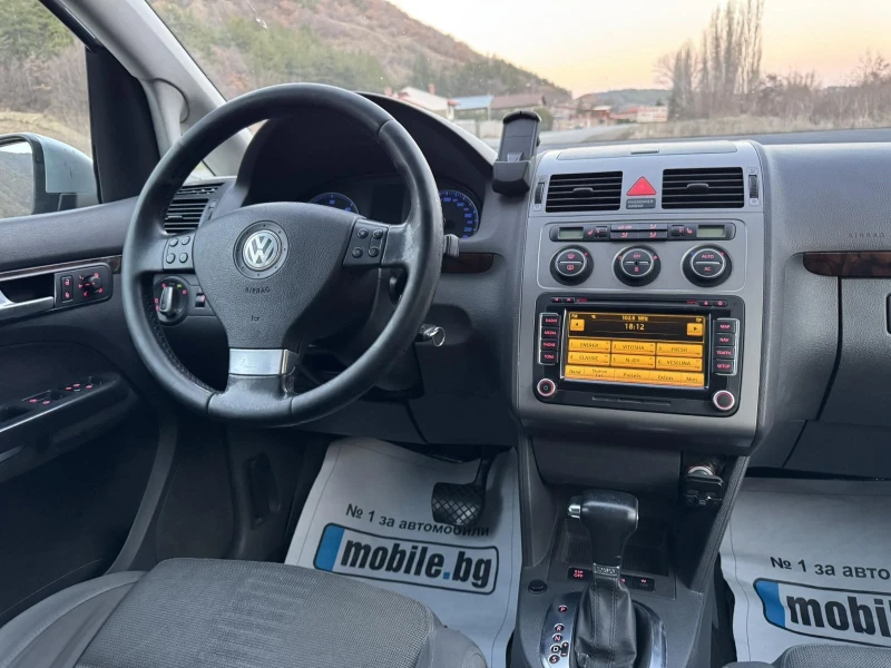 VW Touran 2.0 TDI 140k.c. BMM 7 места, снимка 8 - Автомобили и джипове - 49448331