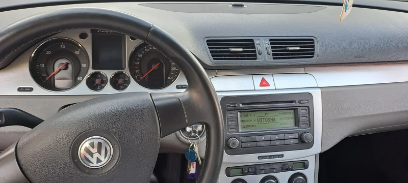 VW Passat, снимка 11 - Автомобили и джипове - 52727897