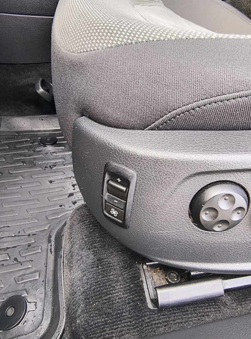 VW Passat 2.0TDI, снимка 10 - Автомобили и джипове - 52811668