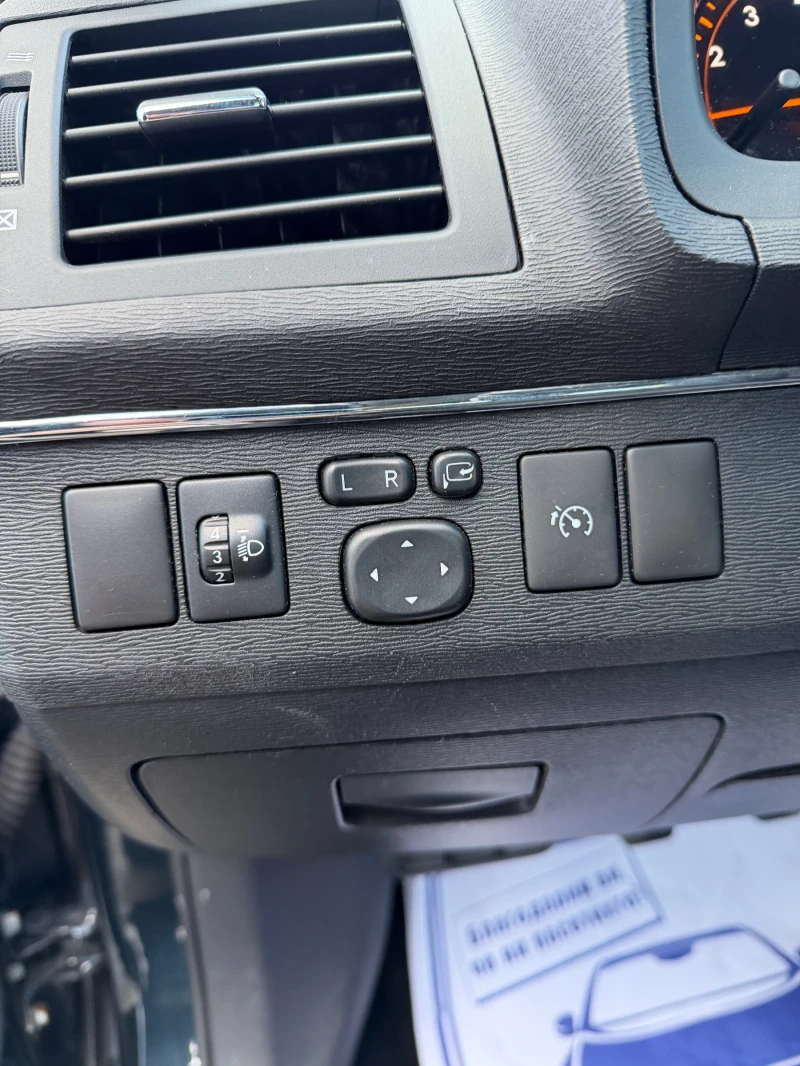 Toyota Avensis 1.6 VVT-I 132к.с. NAVI* CAMERA* KLIMATRON, снимка 13 - Автомобили и джипове - 53004128