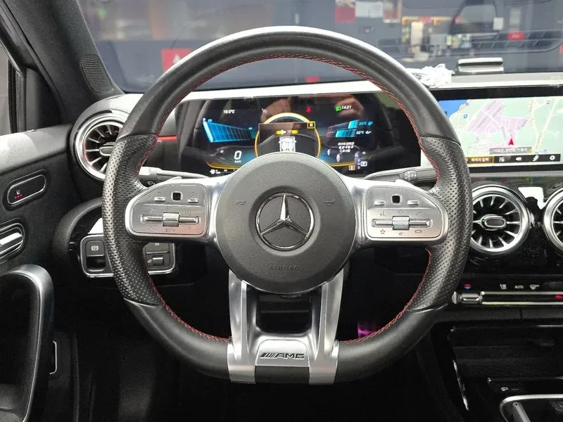 Mercedes-Benz A 35 AMG 4MATIC SEDAN, снимка 13 - Автомобили и джипове - 54968334