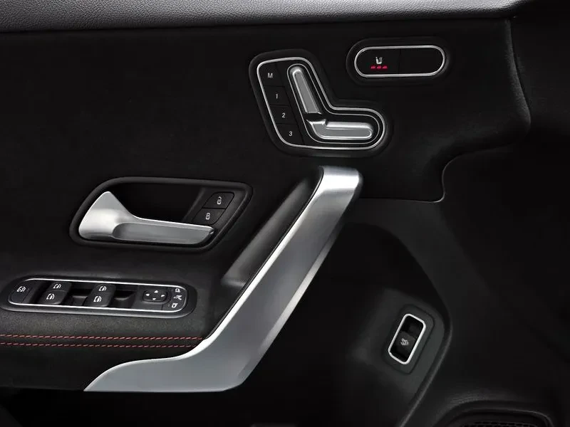 Mercedes-Benz A 35 AMG 4MATIC SEDAN, снимка 17 - Автомобили и джипове - 54968334