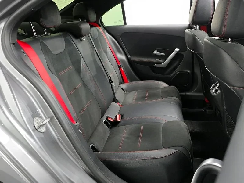 Mercedes-Benz A 35 AMG 4MATIC SEDAN, снимка 12 - Автомобили и джипове - 54968334