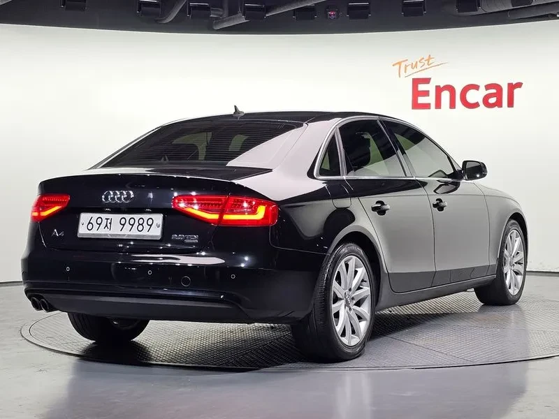 Audi A4 2.0 TDI, снимка 3 - Автомобили и джипове - 55009830