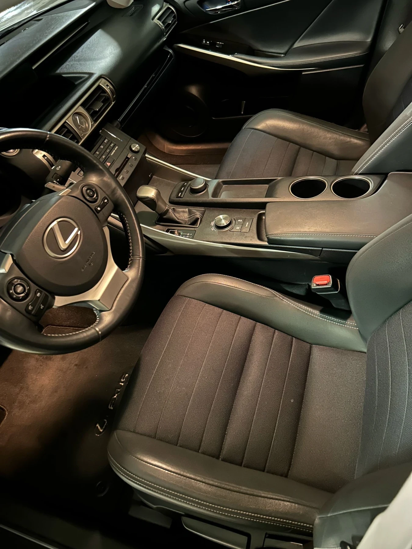 Lexus IS 300 Lexus IS300H Hybrid 2016 61300км !!!! - изображение 5