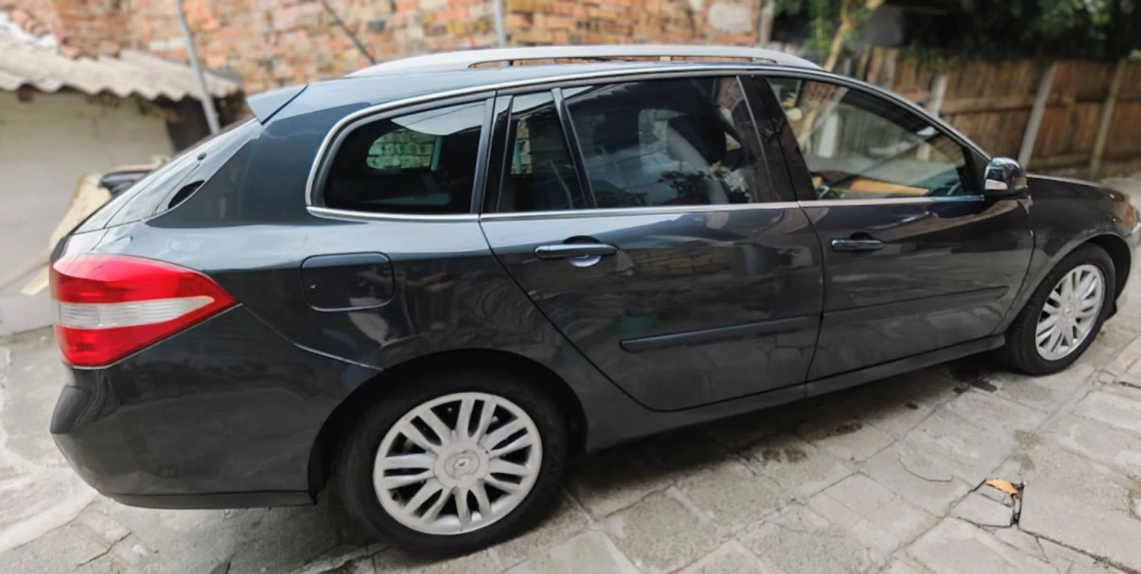 Renault Laguna 3.0 dCI Initiale Paris - изображение 3