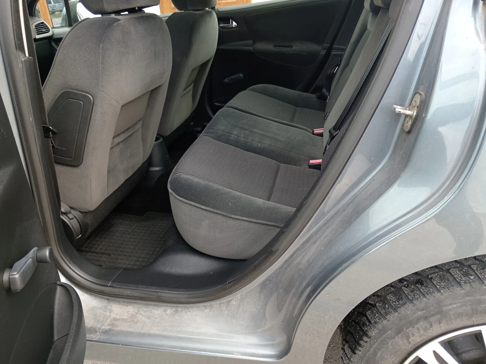 Peugeot 207 1.4i-88к.с. - изображение 8