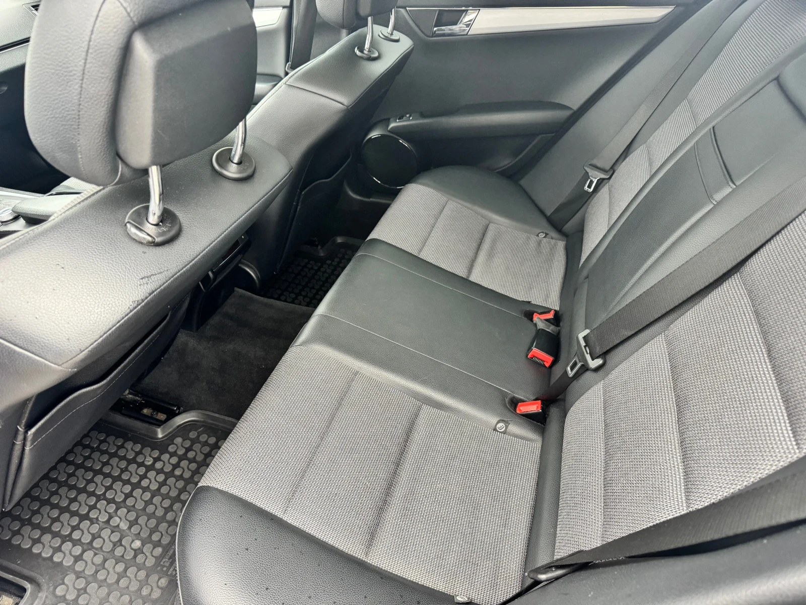 Mercedes-Benz C 350 4 MATIC , снимка 15 - Автомобили и джипове - 53926553