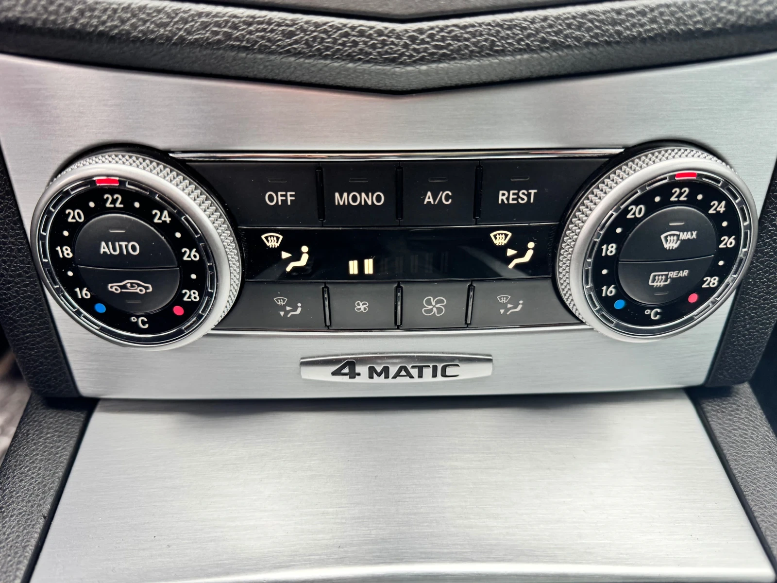 Mercedes-Benz C 350 4 MATIC , снимка 12 - Автомобили и джипове - 53926553