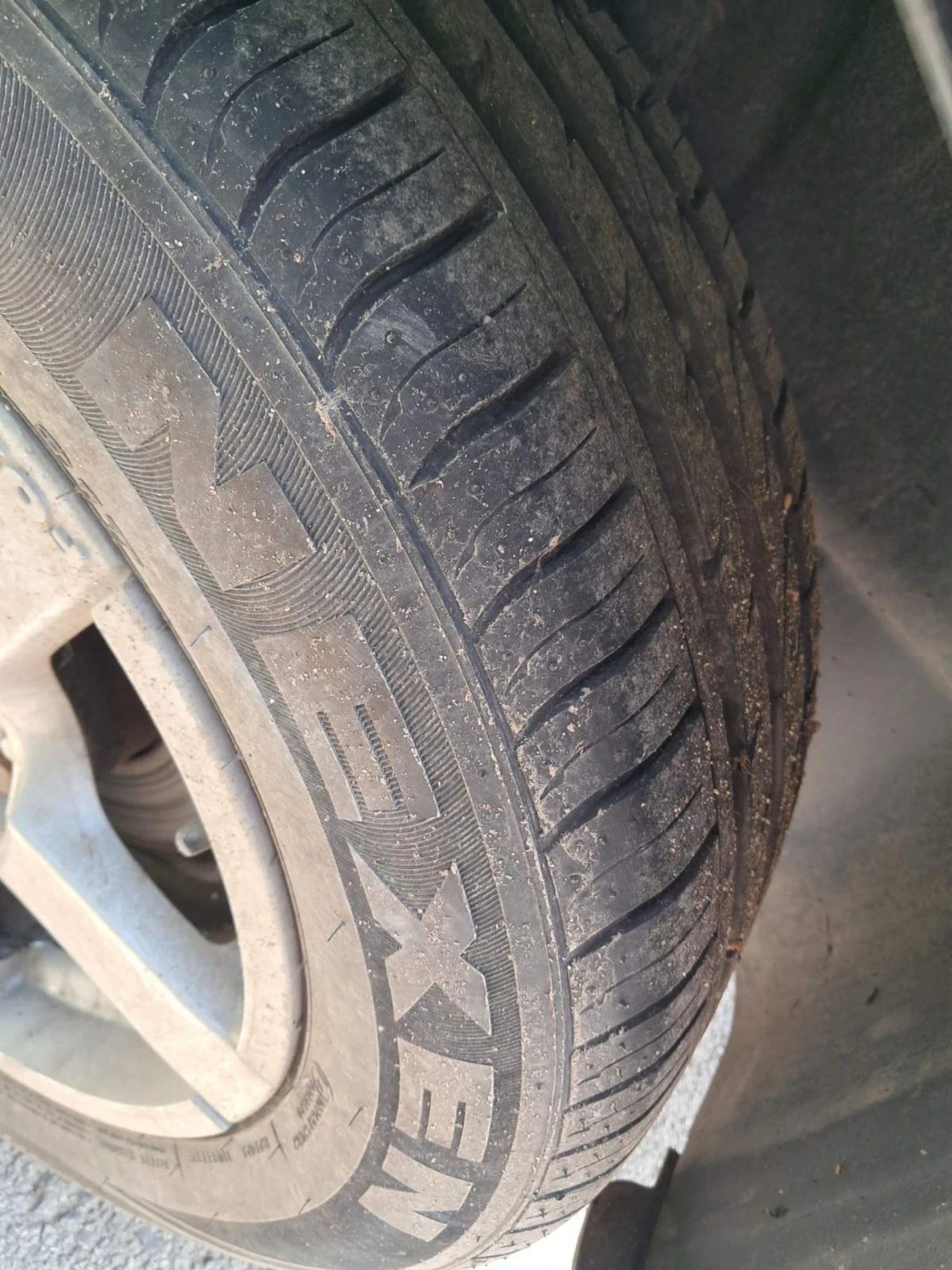 VW Touran 1.9TDI, снимка 5 - Автомобили и джипове - 54808668