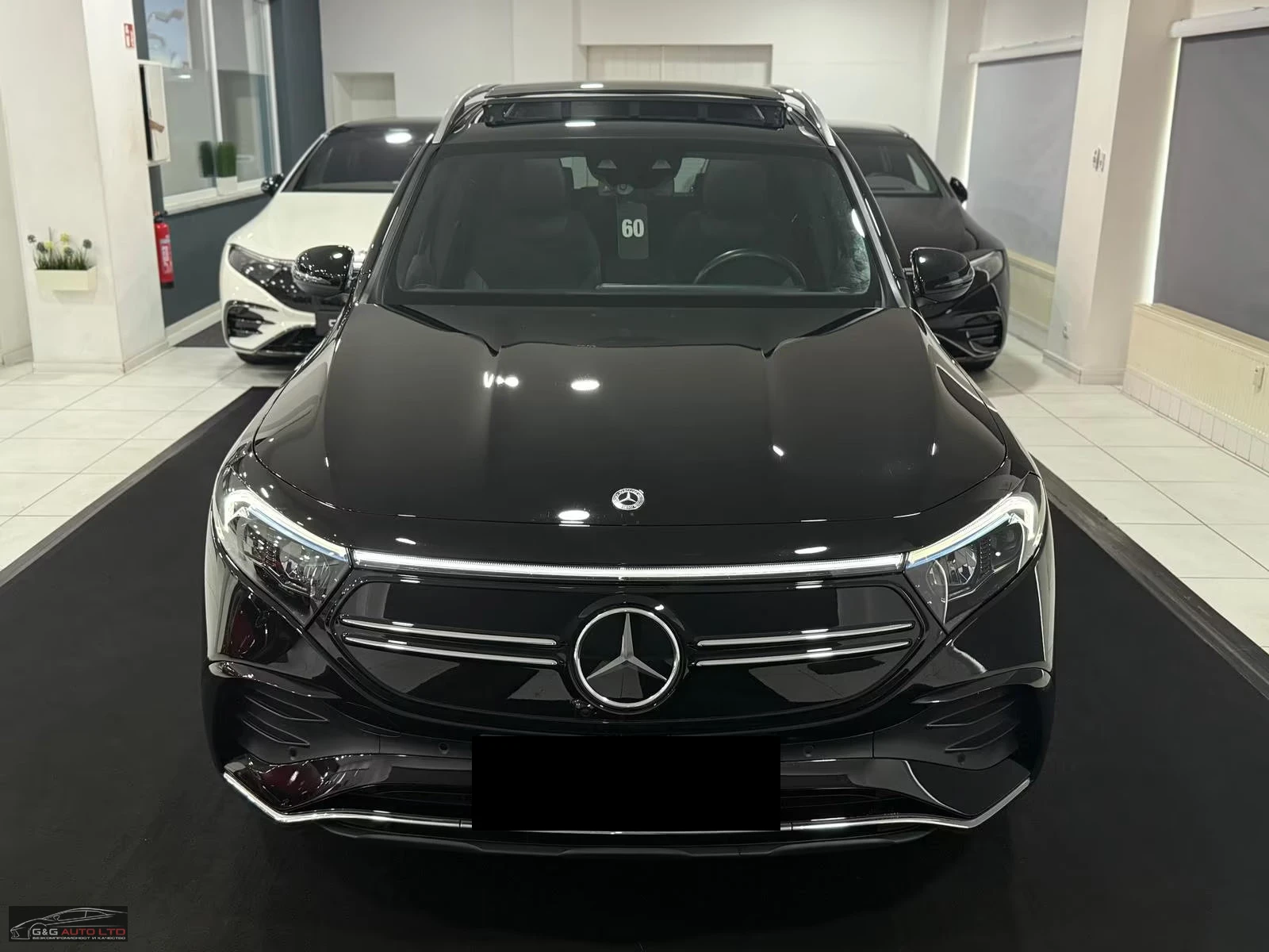 Mercedes-Benz EQB 300/228HP/4MATIC/AMG/CAM/PANO/MEM/KLESS/ACC/489z, снимка 2 - Автомобили и джипове - 54931620