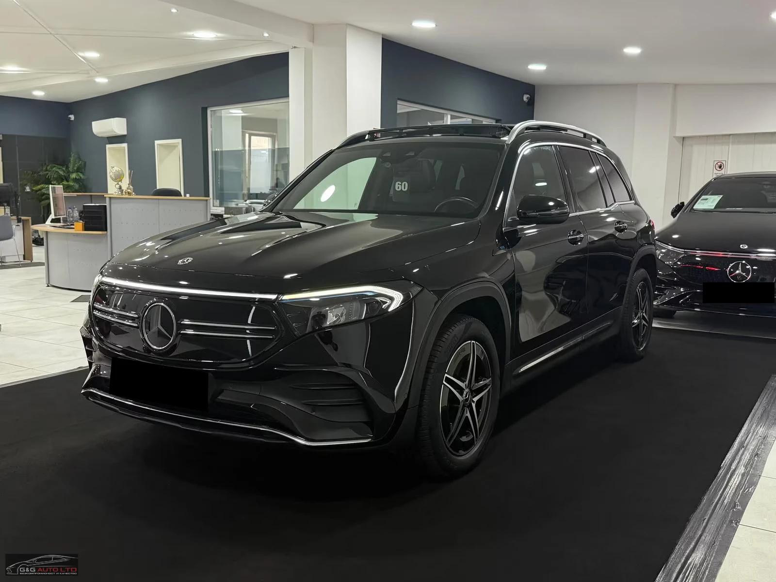 Mercedes-Benz EQB 300/228HP/4MATIC/AMG/CAM/PANO/MEM/KLESS/ACC/489z