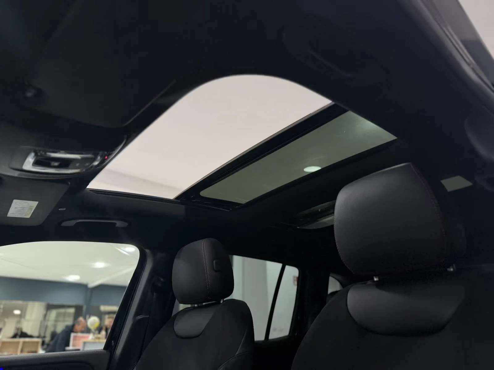 Mercedes-Benz EQB 300/228HP/4MATIC/AMG/CAM/PANO/MEM/KLESS/ACC/489z, снимка 13 - Автомобили и джипове - 54931620