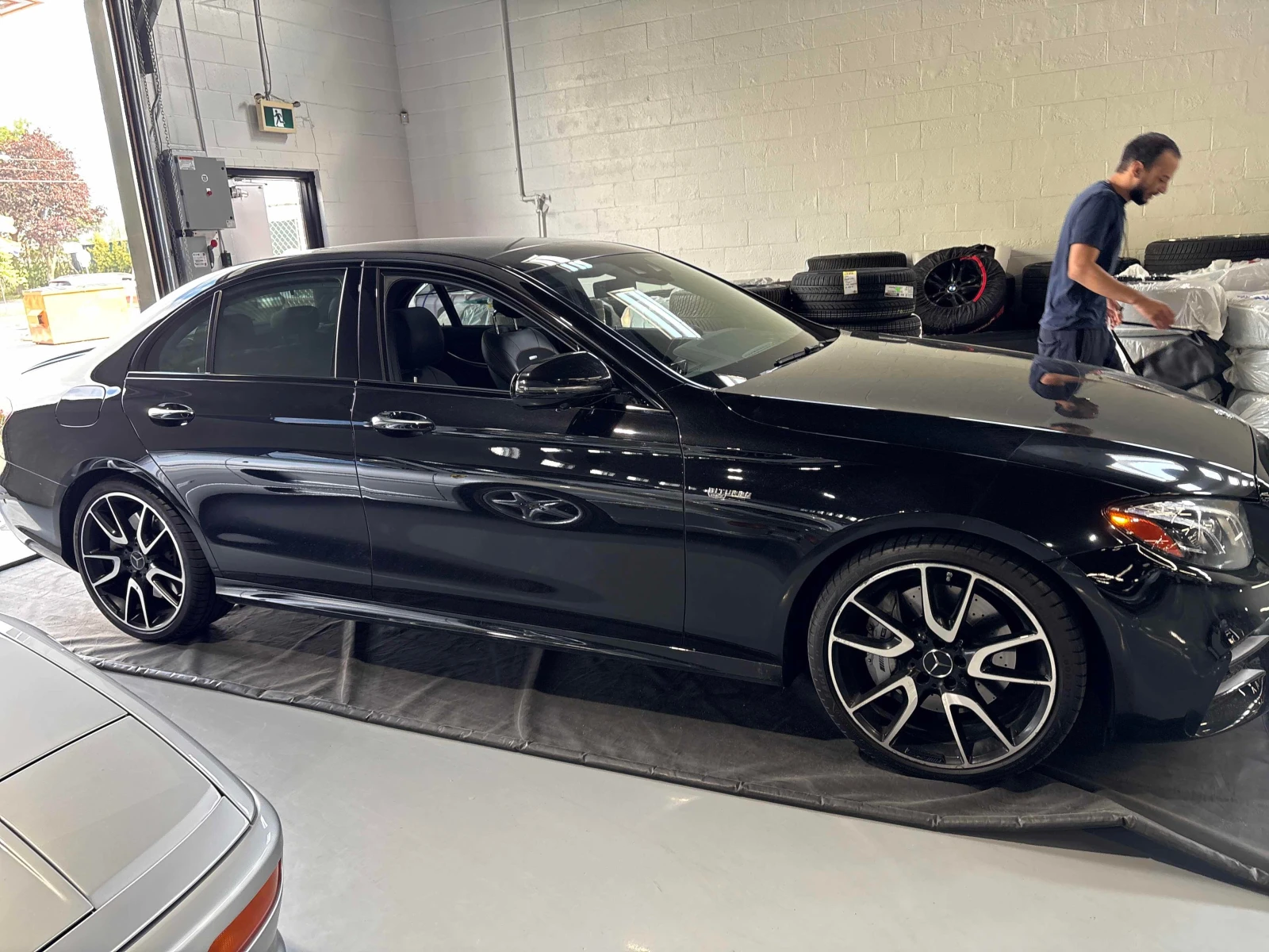 Mercedes-Benz E 43 AMG ДИСТРОНИК * ОБДУХВАНЕ * BURMESTER * PANO, снимка 3 - Автомобили и джипове - 55839708
