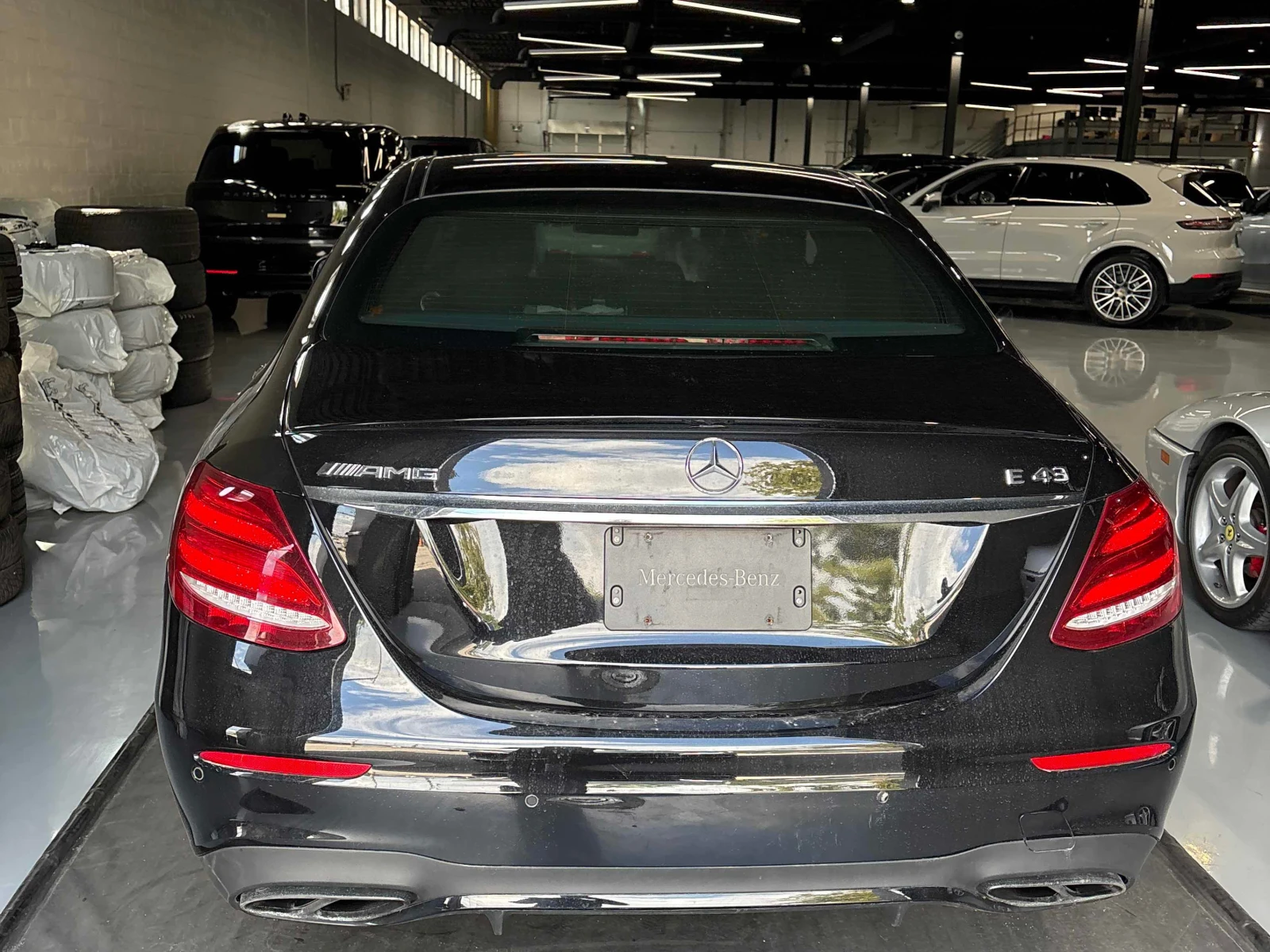 Mercedes-Benz E 43 AMG ДИСТРОНИК * ОБДУХВАНЕ * BURMESTER * PANO, снимка 4 - Автомобили и джипове - 55839708