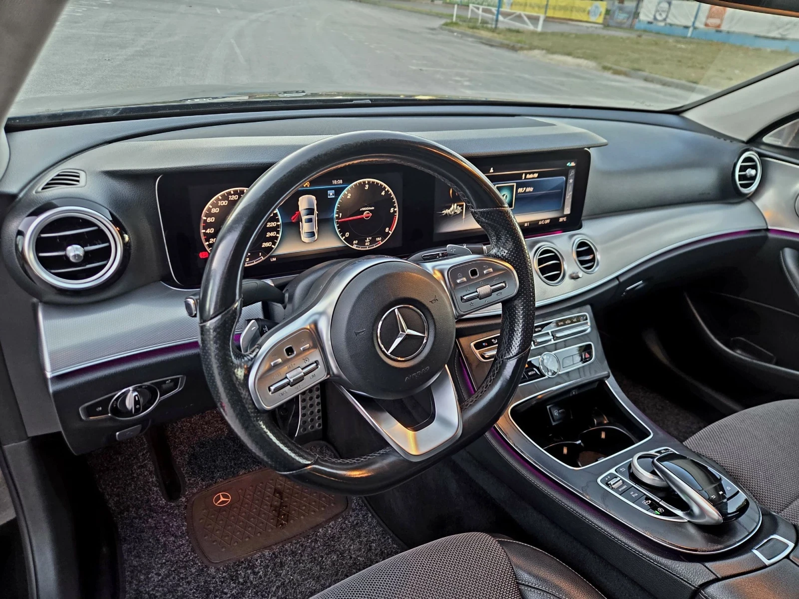 Mercedes-Benz E 200 AMG, снимка 7 - Автомобили и джипове - 56628390