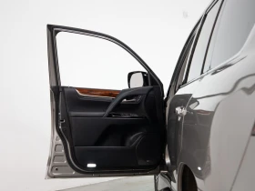 Lexus LX * 7 PASS | SUNROOF * CARFAX * , снимка 8