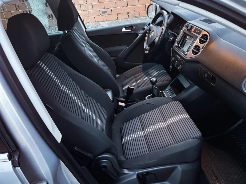 VW Tiguan 2.0TDI, снимка 9 - Автомобили и джипове - 52263757